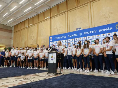 Niciun oficial al Ministerului Sportului nu i-a întâmpinat pe campionii de la canotaj Foto: INQUAM Photos/George Călin