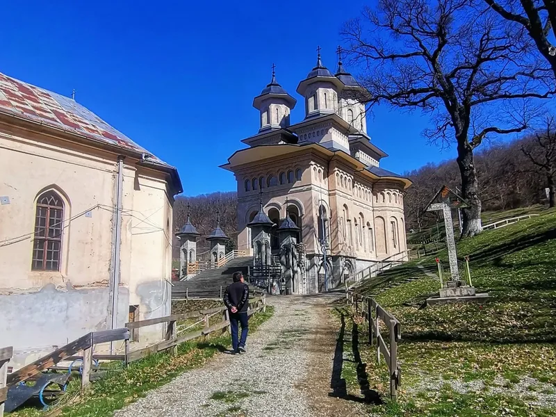 MOȘII DE TOAMNĂ: când pică anul acesta. Ce trebuie să facem obligatoriu pentru pomenirea morților - FOTO: arhiva personală(imagine cu rol ilustrativ)