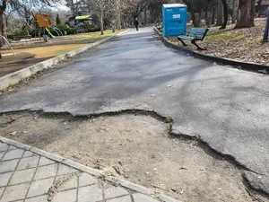 Parcul Herăstrău - în paragină, terasele și restaurantele prosperă pe lângă lege/FOTO: Hotnews