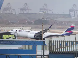 Aeronava Airbus A320neo a companiei Latam Chile, care opera zborul „LA221” de la Lima la Juliaca. / Foto: Profimedia