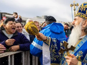 „Verdictul” lui ÎPS Teodosie despre concubinaj: „În slujba celui rău”. Tatuajele, „o schimonosire” - Foto: INQUAM PHOTOS / Costin Dincă - Imagine cu rol ilustrativ