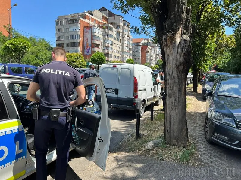 O şoferiţă prinsă că a parcat neregulamentar s-a baricadat în maşină şi-a refuzat să iasă Foto: ebihoreanul.ro