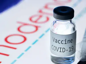 Vaccinul dezvoltat de compania Moderna/FOTO: Getty