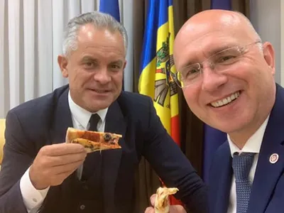 Oligarhul Plahotniuc și premierul său, Pavel Filip Foto: Facebook