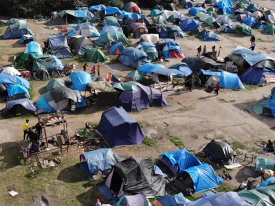 Serviciile de stat din Franţa estimează la o mie numărul de migranţi ce locuiesc în total în zona Calais. / Foto: independent.co.uk