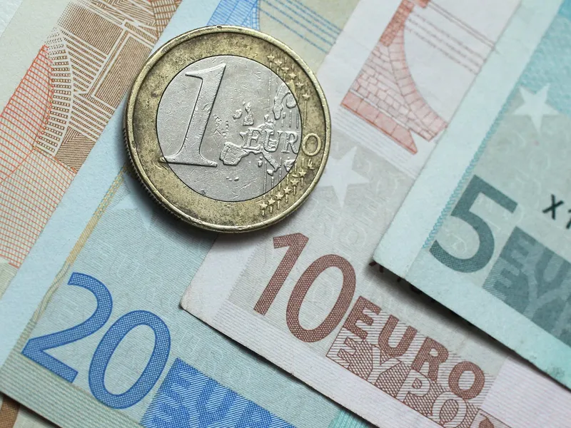 România este obligată să rămână la leu. Nu îndeplineşte condiţiile pentru adoptarea monedei euro