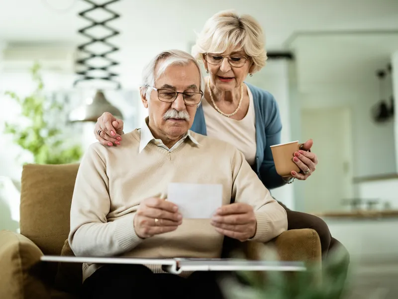 În ce zile intră pensie pe luna noiembrie? Pentru care pensionari va veni cu 2 zile întârziere? Foto: Freepik (fotografie cu caracter ilustrativ)