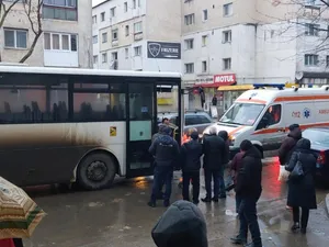 Autobuz plin de oameni, oprit de doi pasageri după ce șoferul nu a mai putut. Ce a pățit? - Foto: Vremea Noua