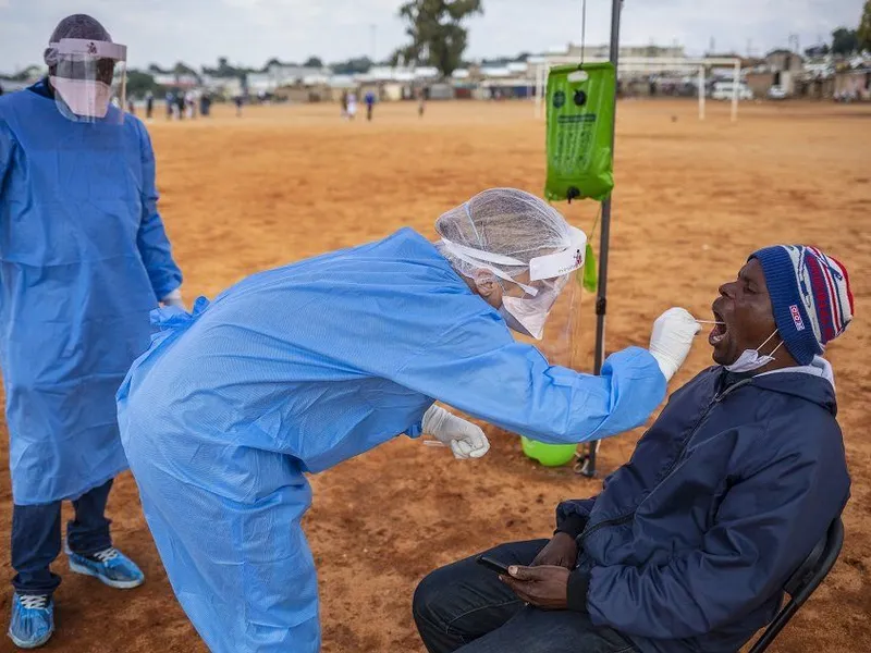 Cercetător: Un vaccin împotriva variantei africane a COVID se poate dezvolta foarte repede / BBC