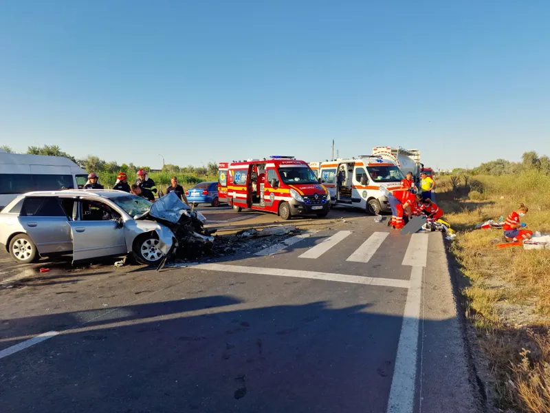 O cisternă a ieșit dintr-o curte tăind 4 benzi. Șoferul unui Audi n-a avut nicio șansă. / Foto: infotraficromania.ro