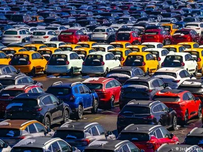 Industria auto în 2022: mașinile, mai scumpe, vor continua să ajungă greu la cumpărători