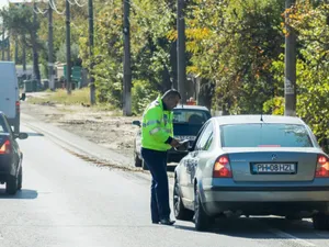 Amendă de până la 800 de lei pentru șoferii români care fac asta în trafic. Se suspendă și permisul - Foto: Arhiva / imagine cu rol ilustrativ