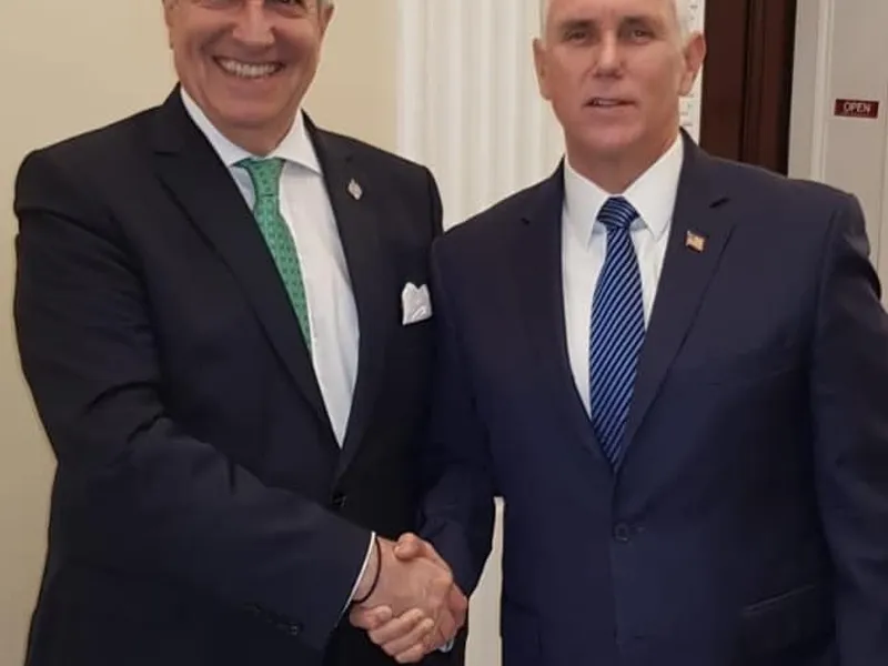 Călin Popescu Tăriceanu și Mike Pence     Foto: Facebook