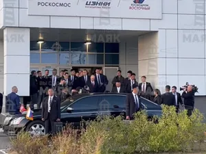 Nord coreenii mor de foame, Kim și-a cărat Maybach-ul blindat cu trenul la întâlnirea cu Putin - Foto: captură video