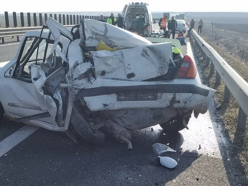 A murit lovit de un TIR, după ce i se defectase maşina şi staţiona pe banda de urgenţă - Foto: DRDP Timişoara