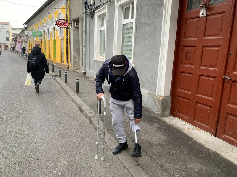 Bărbat cu piciorul amputat, umilit pentru pensia de handicap. „Trebuie să ai ambele picioare tăiate” - Foto: Stiri de Cluj