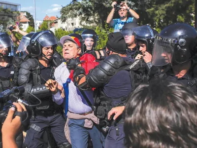 ASALT Jandarmeria a  acționat violent la protestele din 10 august 2018, făcând abuz de arsenalul său