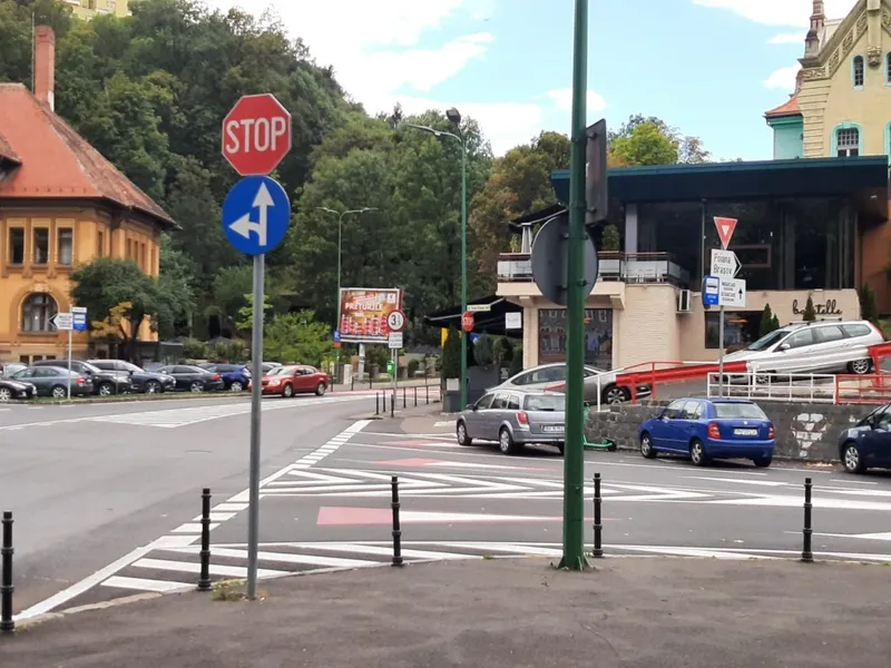 Intersecția de la Casa Armatei/Biblioteca Județeană din Brașov. - Foto: bizbrasov.ro