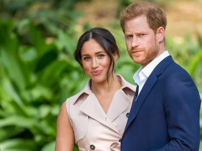 Meghan Markle își îndepărtează copiii în mod intenționat de familia regală britanică. Motivul? - Foto: Profimedia images