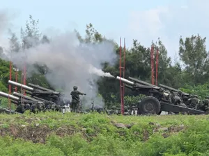 Soldați taiwanezi exersează trageri cu obuziere Howitzer. / Foto: Profimedia