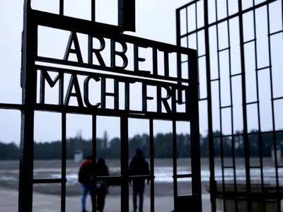 Poarta de intrare în lagărul de concentrare Sachsenhausen/FOTO: Getty