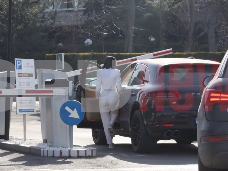 Iubita lui Răzvan de la „Neatza” se plimbă cu SUV Porsche de 100.000 €, cu frâne „diamantate” - Foto: captură video