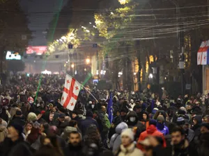 12 nopți consecutive de proteste în Georgia. Mii de georgieni pro-UE, în fața Parlamentului - Foto: Profimedia Images