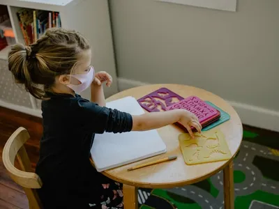 Noi reguli pentru începerea anului școlar în Spania. Masca obligatorie de la șase ani și distanțare/FOTO: Unsplash