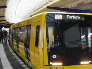 Nouă regulă pentru oamenii străzii, în Berlin: certificat verde COVID, pentru a dormi la metrou. / Foto: railwaygazette.com