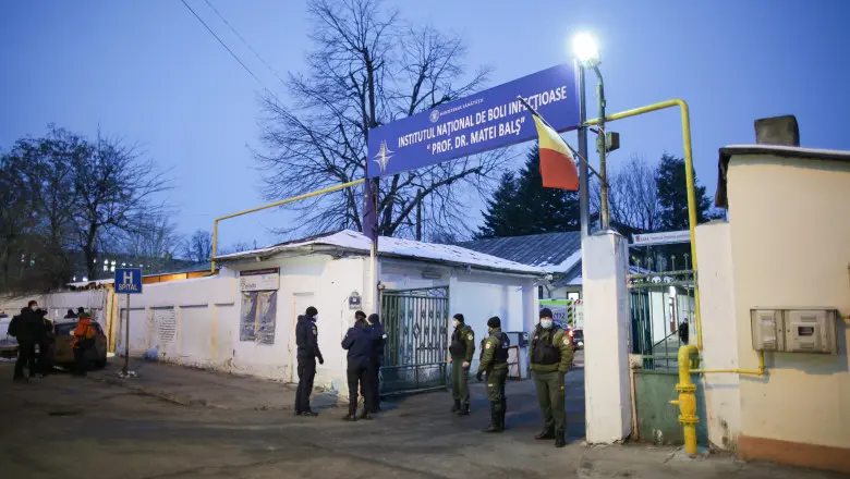 Forțe de ordine la poarta Institutului Matei Balș/FOTO: Inqusm Photo/Octav Ganea