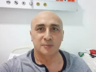 Cântărețul Marcel Pavel se îndoiește de existența coronavirusului, deși este tratat în spital pentru această boală. FOTO: Facebook