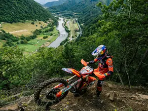 Record de concurenți, la Romaniacs 2024, cel mai dificil raliu hard enduro din lume. Când e startul - Foto: Red Bull Content Pool