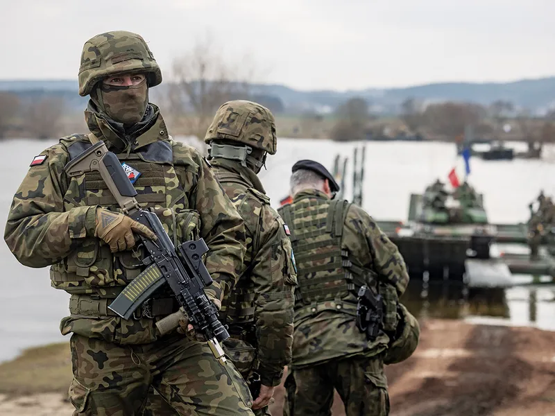 Forțele armate ale Poloniei găzduiesc alte țări pe 4 martie 2024, la Korzeniewo, pentru Steadfast Defender 24, un exercițiu militar al NATO care demonstrează capacitatea sa de a-și apăra teritoriul