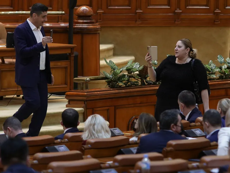 Simion și Șoșoacă, nominalizați de presa ucraineană că ar avea legături cu Moscova. Imagine din Parlament - Foto: INQUAM PHOTO / Octav Ganea