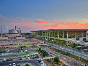 VIDEO Cum arată și unde se află aeroportul cât o țară? E de trei ori mai mare ca Bucureștiul - Foto: EurAsian Times