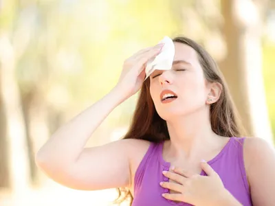 Cum să te îmbraci pe caniculă? Materialele și culorile ideale ale hainelor, la temperaturi de 40°C - Foto: Profimediaimages.ro (Fotografie cu rol ilustrativ)