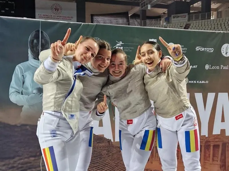 AUR la sabie, pentru România, la Campionatele Europene de scrimă. Fetele au bătut Franța - Foto: Facebook / Federatia Romana de Scrima