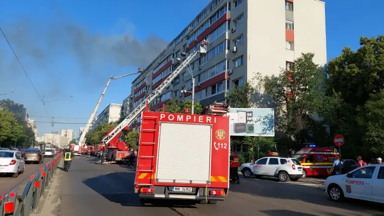 Incendiu într-un bloc de pe Bd. Iancu de Hunedoara din București. / Foto: ISU București