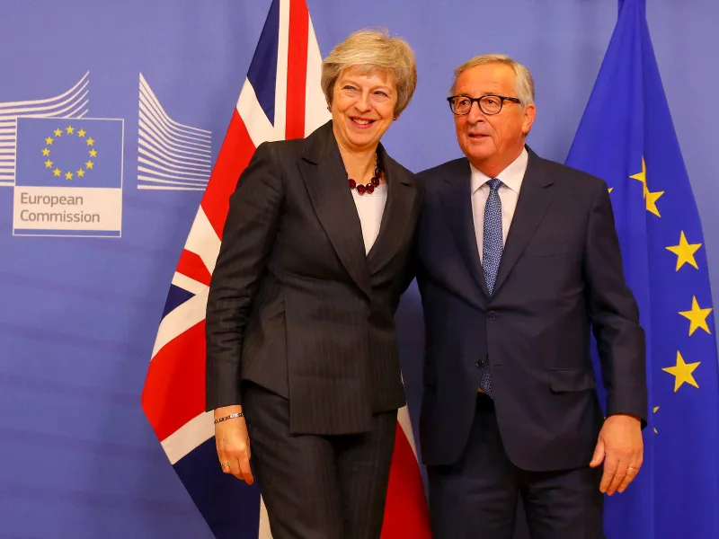 Theresa May cu Jean-Claude Juncker, președinte al Comisiei Europene. FOTO: Facebook UK Prime Minister