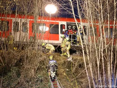 Accident feroviar în Germnaia. 18 persoane au fost rănite în urma ciocnirii dintre două trenuri/FOTO: Dw.com