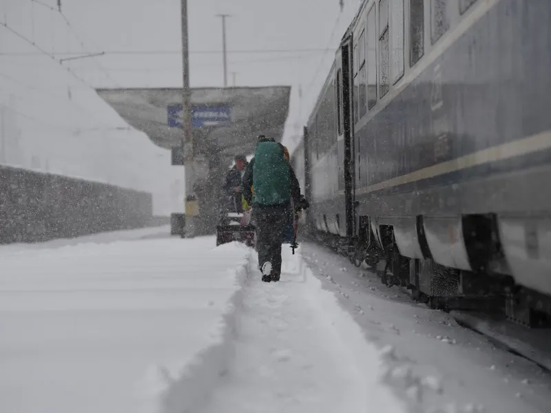 Probleme pentru navetişti. Sunt mari întârzieri la trenuri - Foto: INQUAM PHOTOS / Alex Nicodim