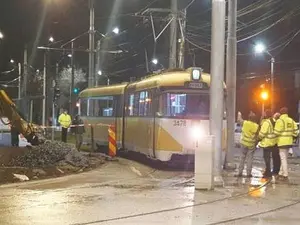 Intersecţia lui Dorel, cu tramvaiul ce nu poate trece - Foto: renasterea.ro