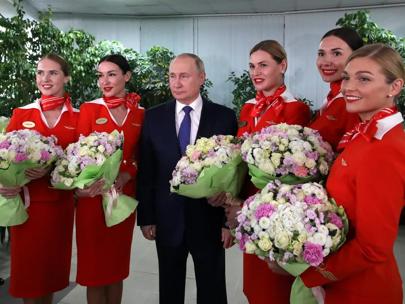 FOTO&VIDEO În timp ce Putin se întâlnește cu stewardesele de la Aeroflot, acțiunile scad la jumătate / bbc