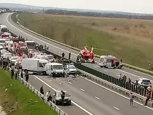 Mai mulți morți și răniți, după un carambol cu șase mașini pe autostrada Timișoara -Deva Foto: alba24.ro