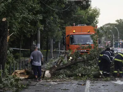 METEO Trei sferturi din ţară, cu ploi şi furtuni, restul, pe caniculă. Care sunt zonele afectate - Foto: INQUAM PHOTOS/Octav Ganea