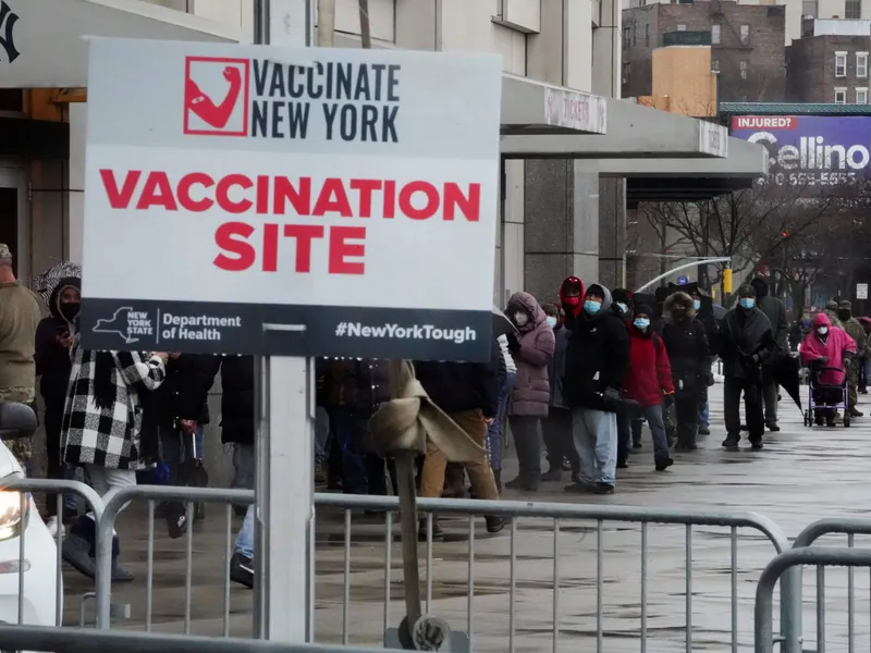 Primarul New York-ului impune vaccinarea anti-COVID obligatorie pentru tot sectorul privat. / Foto: amny.com