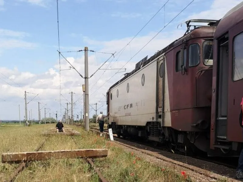 Un tren internaţional s-a blocat în câmp, aproape de București. Oamenii stau de o oră în pustietate - Foto: Imagine cu caracter ilustrativ/ Facebook