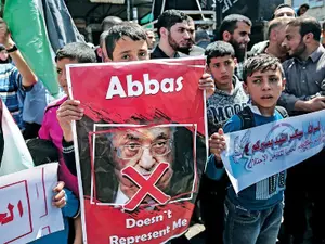 Protestatari împotriva lui Abbas