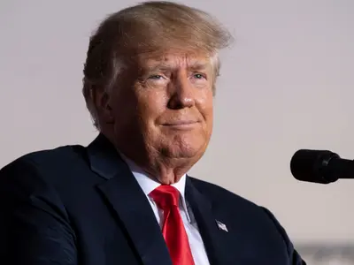 Trump a cerut unui judecător federal să forţeze Twitter să îi repună în funcţiune contul / Sky News