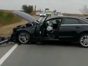 Un cap de pod nu a vrut să sară din fața unui Audi A6. / Foto: Info Trafic 24, Facebook